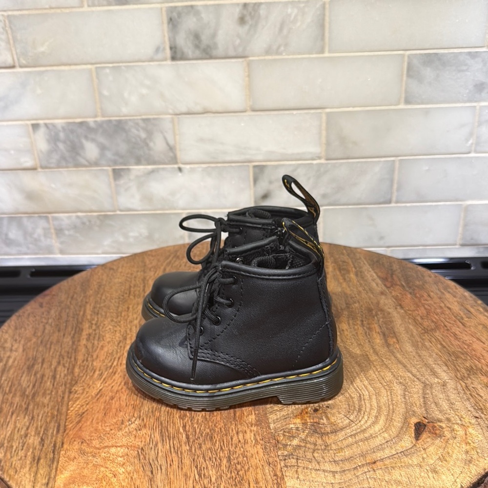 Dr. Martens Toddler Kids Unisex-Baby 1460 Crib Boots